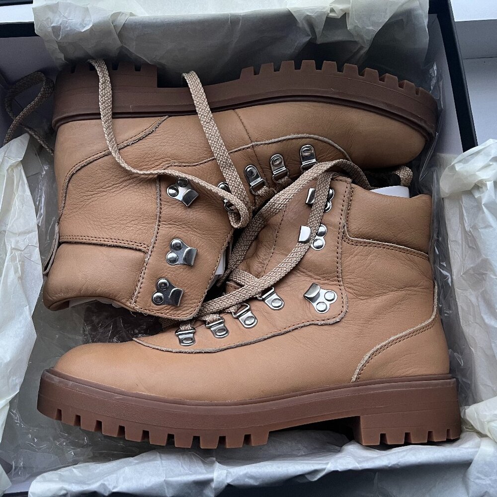 J. CREW - LIGHTWEIGHT LEATHER NORDIC HIKER BOOT - 9 M - LIGHT CARAMEL (TAN) EUC